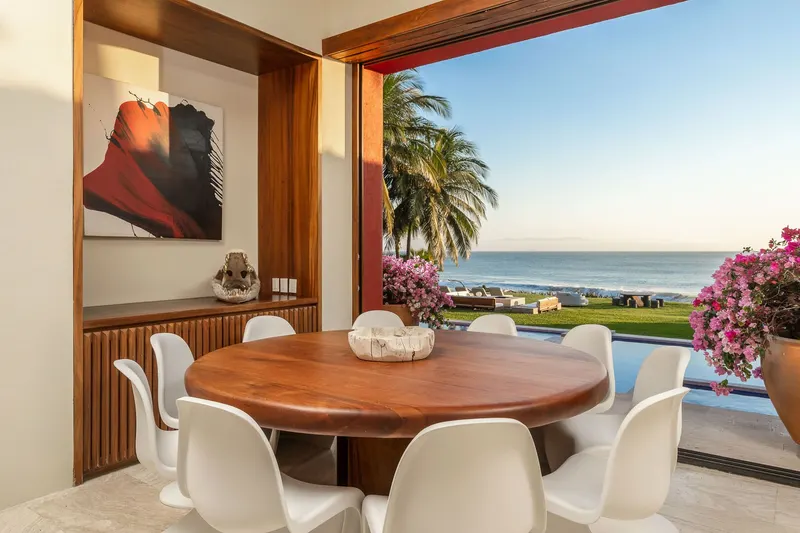 Villa Pacifica (w/ Guest House) 4
