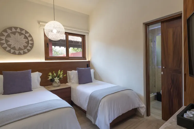 Villa Pacifica (w/ Guest House) 8