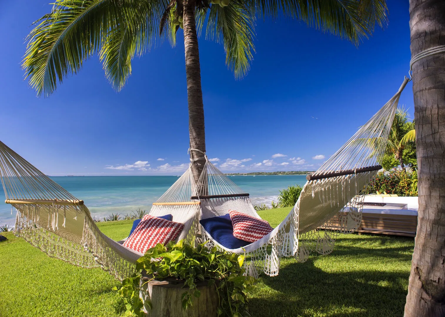 Villa Pacifica (w/ Guest House)